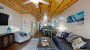 TC703 Newly Decorated Townhome, Shared Pool, In Town, Close to Beach
